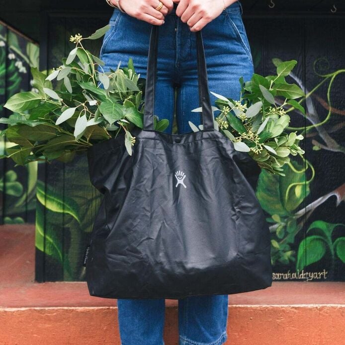 20-l-tag-along-tote-w3 s25_tagalongtote_post_3_1_1_1.jpg