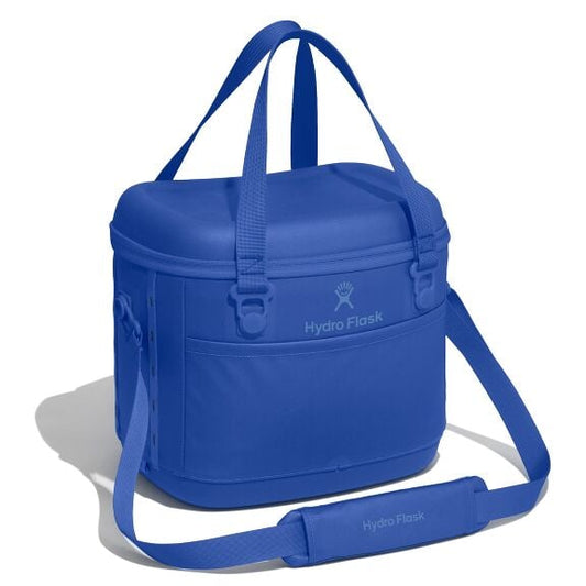 carryouttm-soft-cooler-15-l-b4 12pco382_carryout_cooler_15l_capri_blue_angled_1.jpg