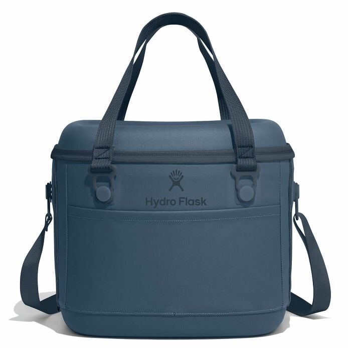 carryouttm-soft-cooler-15-l-b4 12pco384-carryout-cooler-15l-harbor-blue-straight_1.jpg