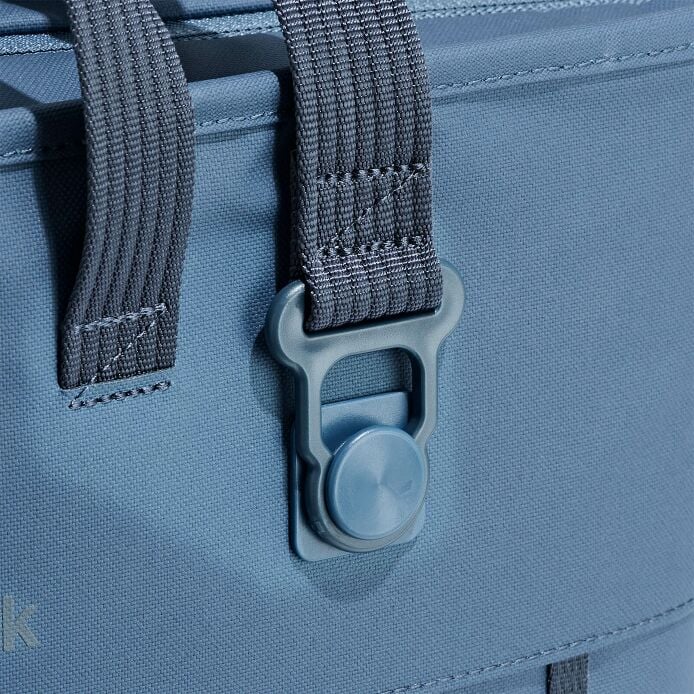 carryouttm-soft-cooler-tote-10-l-w7 250815_hydro_cooler_details_14838_6_3.jpg