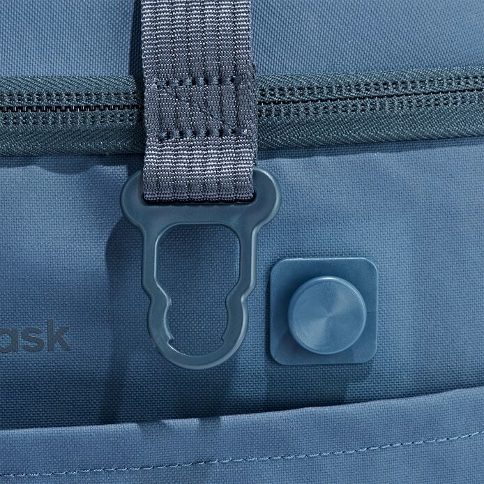 carryouttm-soft-cooler-10-l-r8 250815_hydro_cooler_details_14856_1_5.jpg