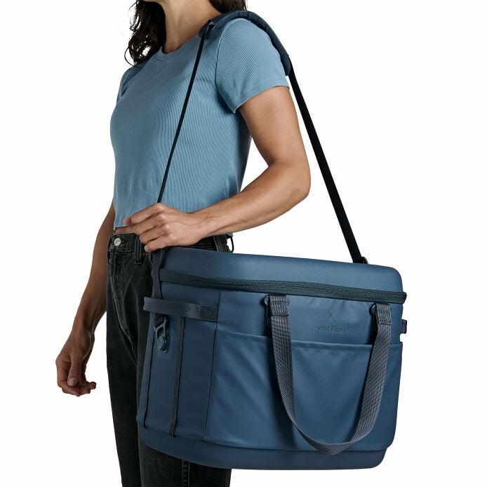carryouttm-soft-cooler-30-l-z1 250815_hydro_s26_hb_14546_5.jpg