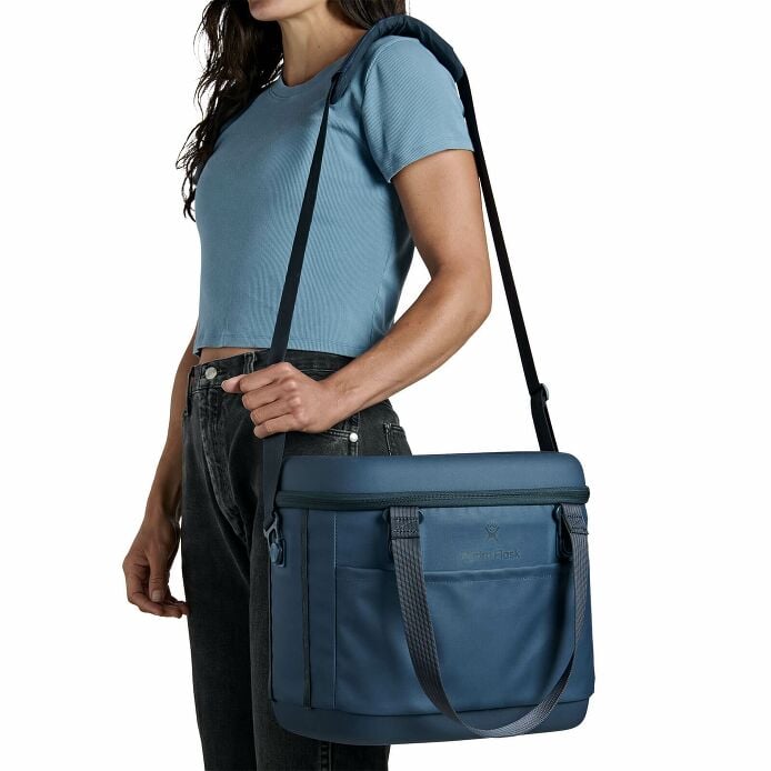 carryouttm-soft-cooler-15-l-b4 250815_hydro_s26_hb_14556_6.jpg