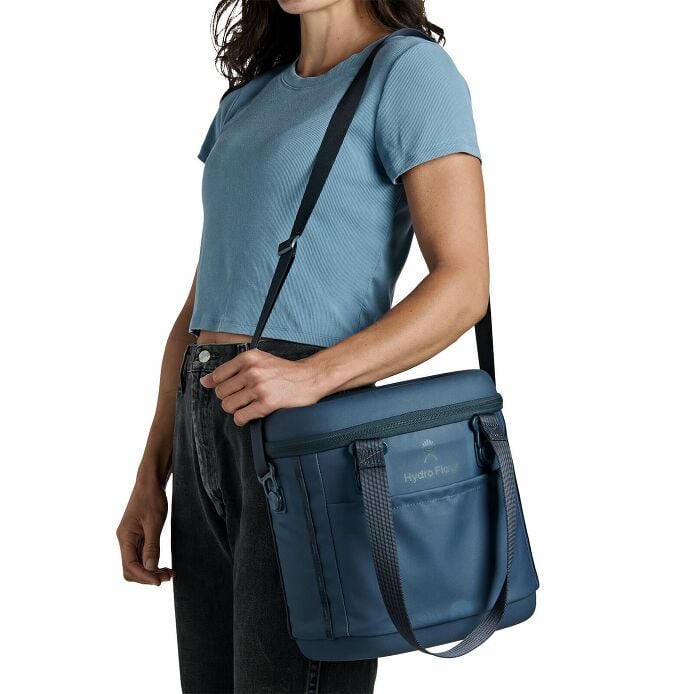 carryouttm-soft-cooler-10-l-r8 250815_hydro_s26_hb_14560_1_4.jpg