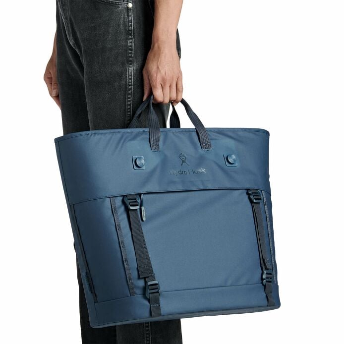 carryouttm-soft-cooler-tote-30-l-r0 250815_hydro_s26_hb_14619_2.jpg