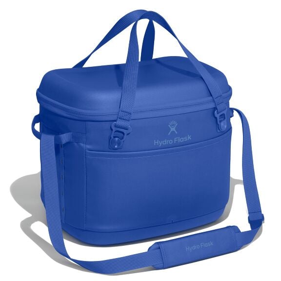 carryouttm-soft-cooler-30-l-z1 cpco382_carryout_cooler_30l_capri_blue_angled_1.jpg