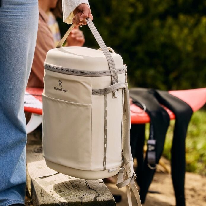 carryouttm-backpack-22-l-i7 hf_carryout_bouwer_d1_l1_torrey_pines_lifestyle_1444_2.jpg