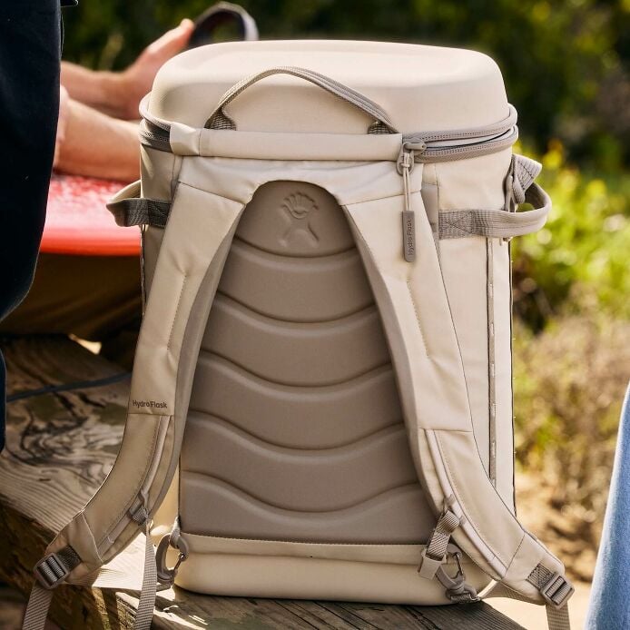 carryouttm-backpack-22-l-i7 hf_carryout_bouwer_d1_l1_torrey_pines_lifestyle_1841_3.jpg