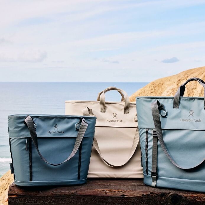 carryouttm-soft-cooler-tote-30-l-r0 hf_carryout_bouwer_d1_l1_torrey_pines_still_life_0055_1_2.jpg