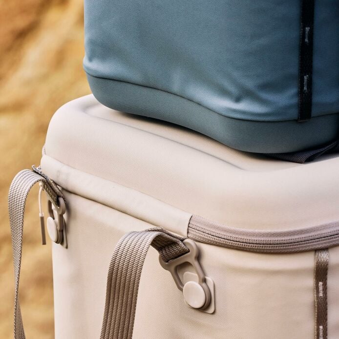 carryouttm-soft-cooler-15-l-b4 hf_carryout_bouwer_d1_l1_torrey_pines_still_life_0381_6.jpg