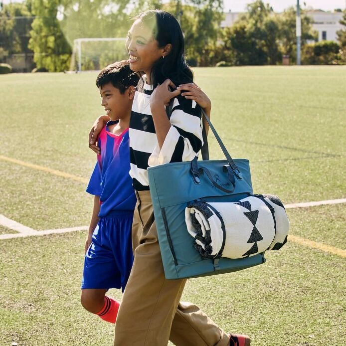 carryouttm-soft-cooler-tote-30-l-r0 hf_carryout_bouwer_d2_l2_parking_soccer_3406_1_1.jpg