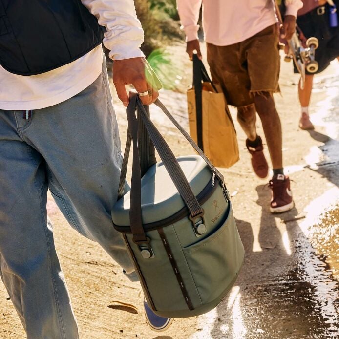 carryouttm-soft-cooler-10-l-r8 hf_carryout_bouwer_d2_l3_skate_ditch_3744_5.jpg