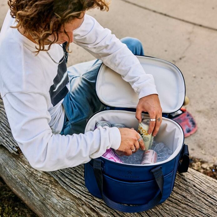 carryouttm-soft-cooler-15-l-b4 hf_carryout_bouwer_d2_l4_skate_park_6209_6.jpg