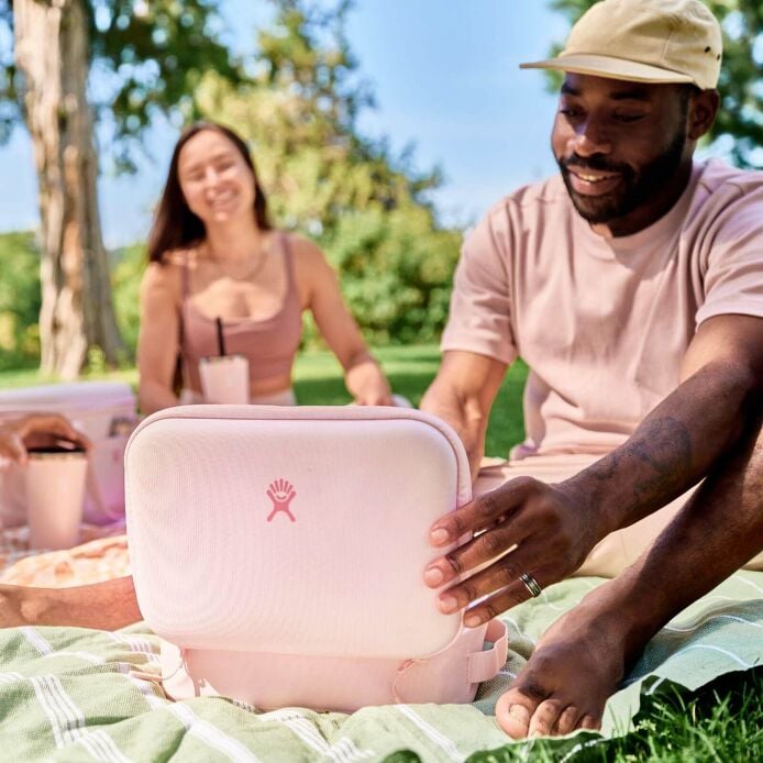 5-l-carry-outtm-lunch-box-b4 hf_s24_trillium_45_1.jpg