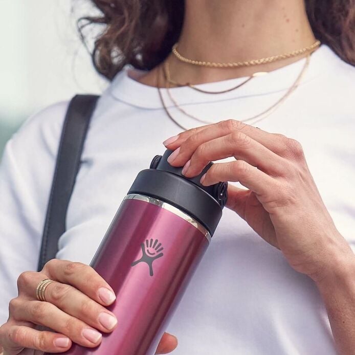 24-oz-lightweight-chug-cap-bottle-n2 hf_s26_lightweight_mcinnis_5123_1_1.jpg