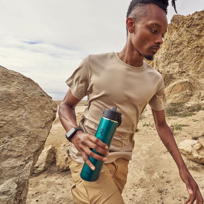 24-oz-lightweight-flex-straw-bottle-w2 hf_s26_lightweight_mcinnis_6828_4.jpg