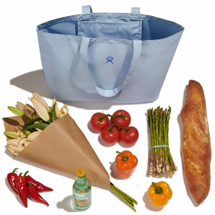20-l-tag-along-tote-w3 rt20484_20ltagalongtote_surf_packing_1.jpg